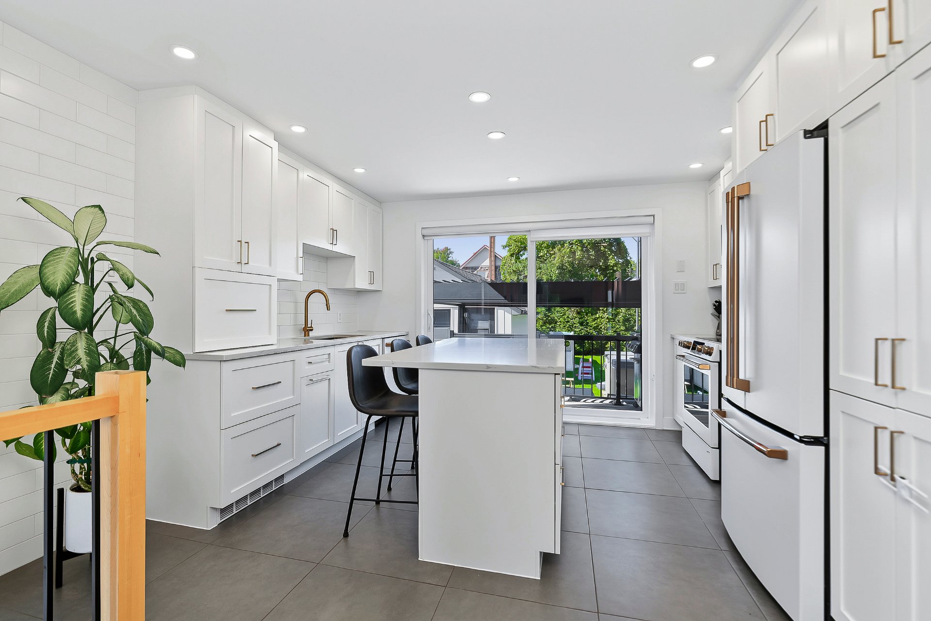 Triplex for sale in Vaudreuil-Dorion — Kitchen