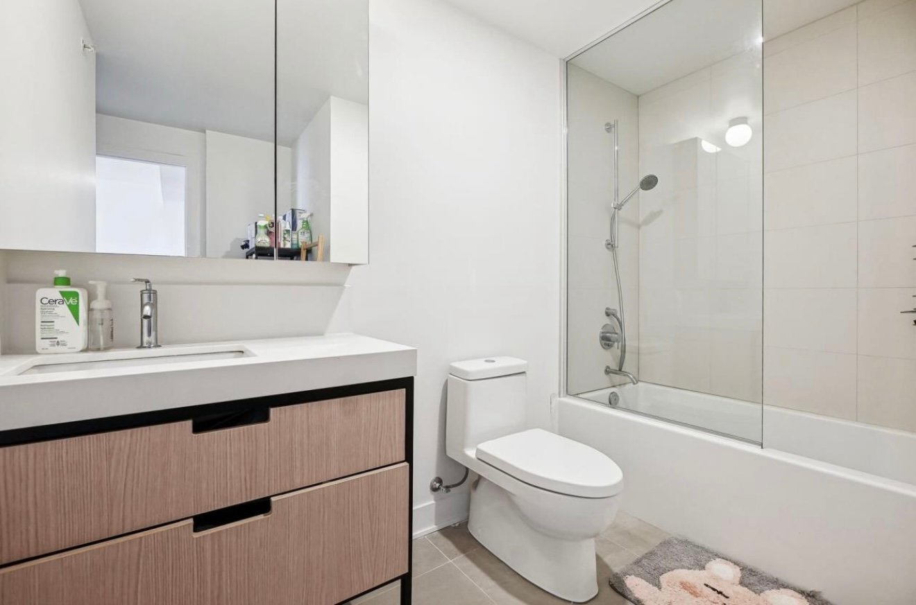 Condominium for sale in Brossard — Bathroom