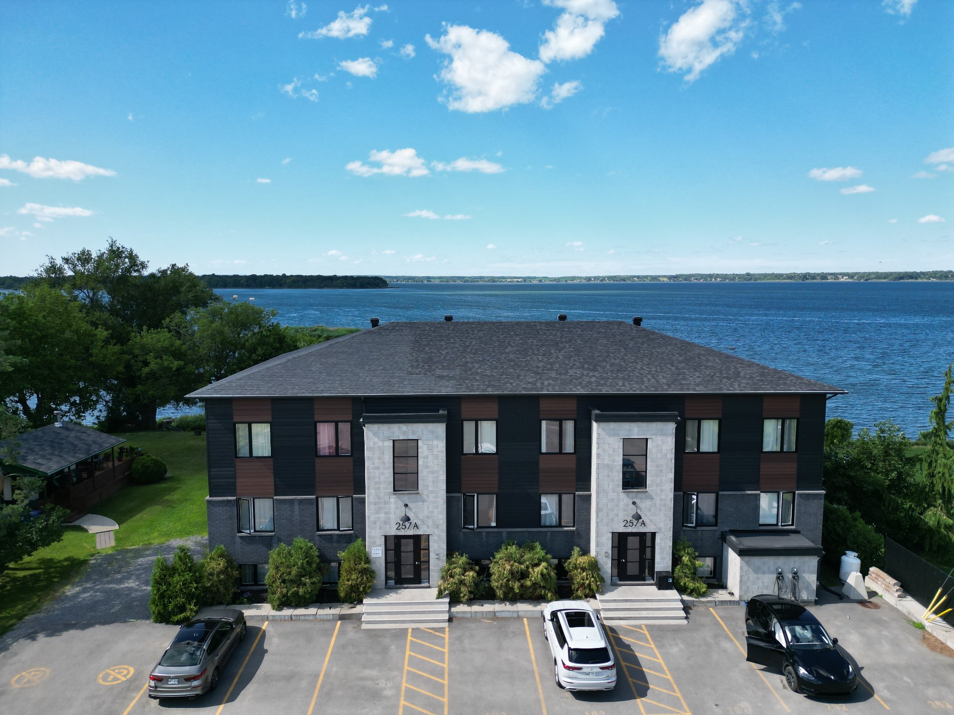 Condominium for rent in Beauharnois — Frontage