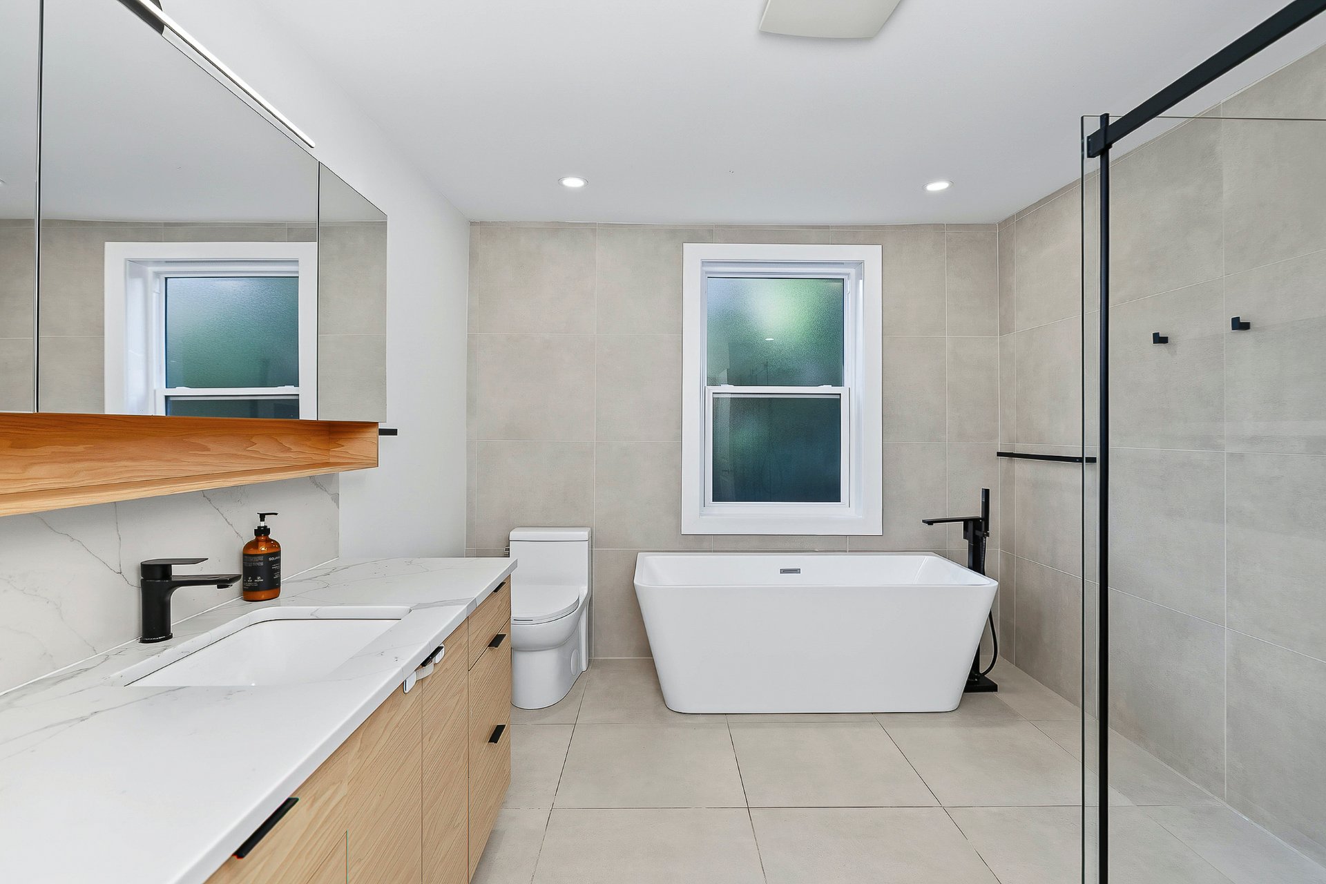 Triplex for sale in Vaudreuil-Dorion — Bathroom