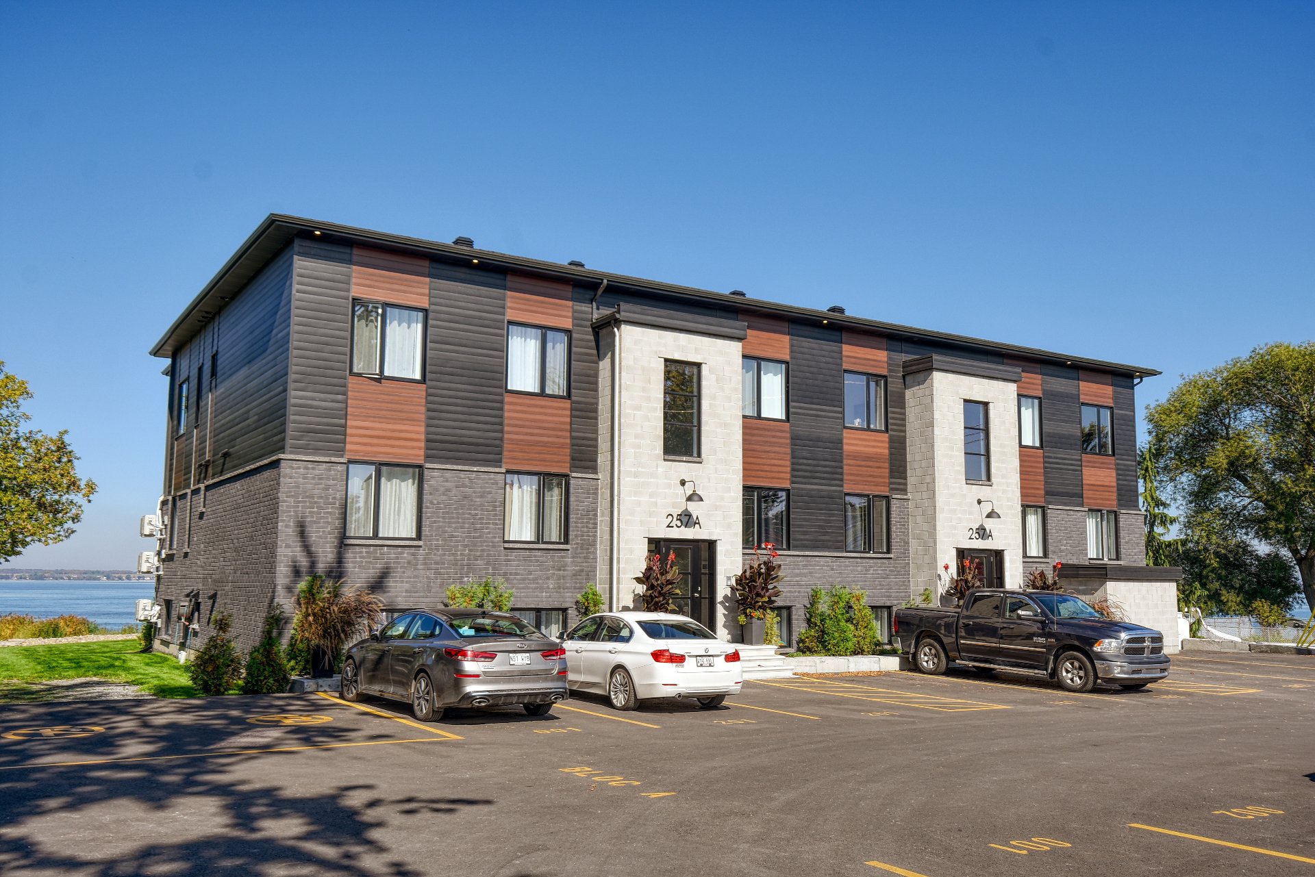 Condominium for rent in Beauharnois — Frontage