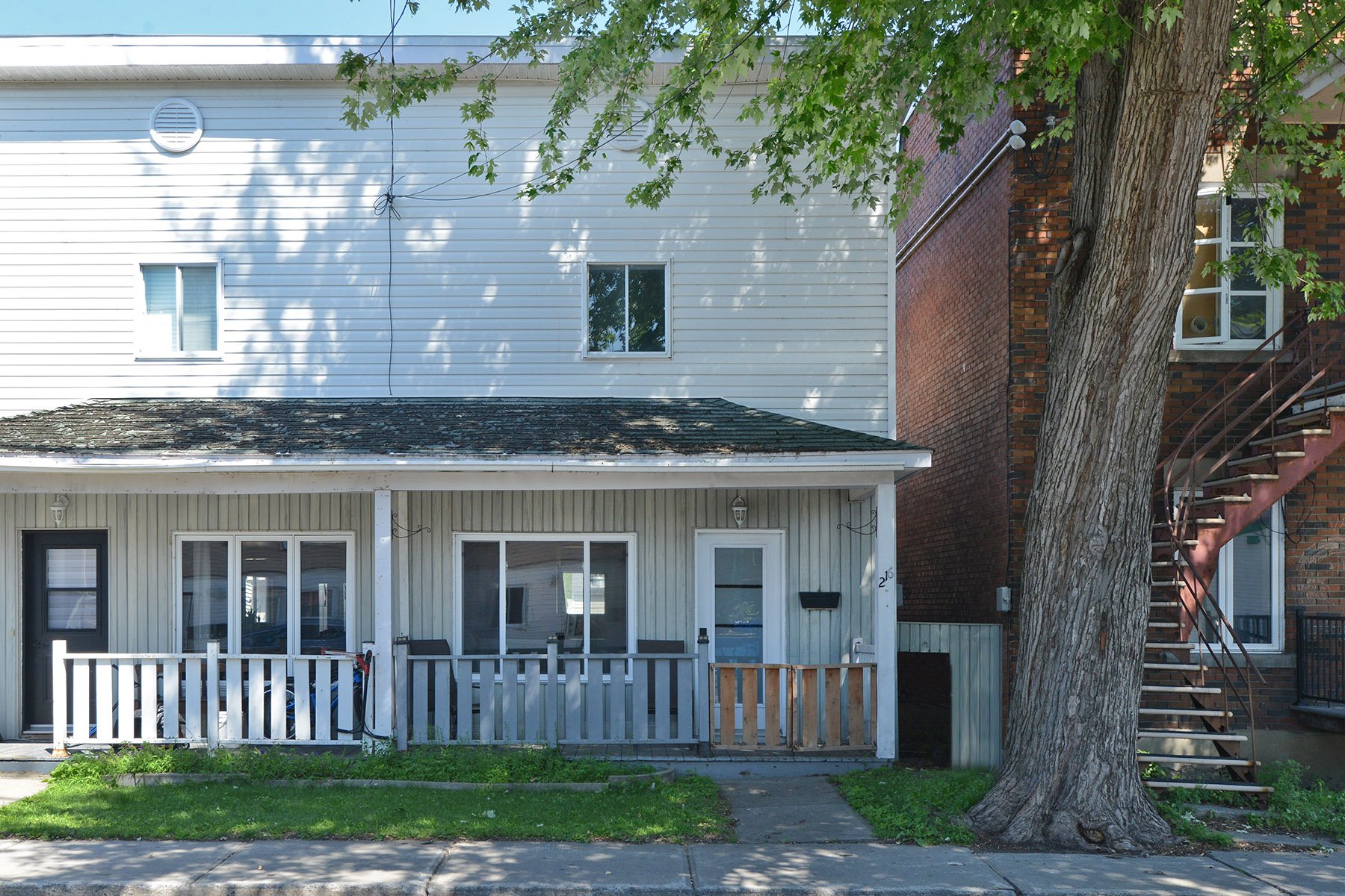 Single Family Residence for sale in Salaberry-de-Valleyfield — Frontage